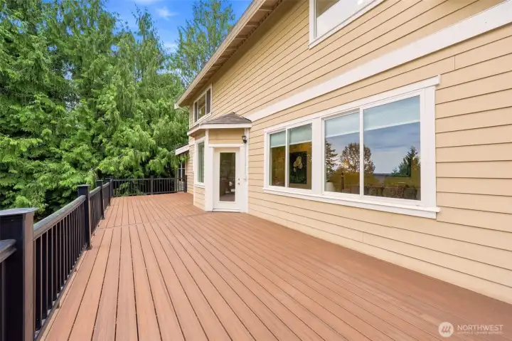 Large western deck for relaxing evening sunsets.