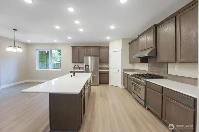 Kitchen w/gas stove