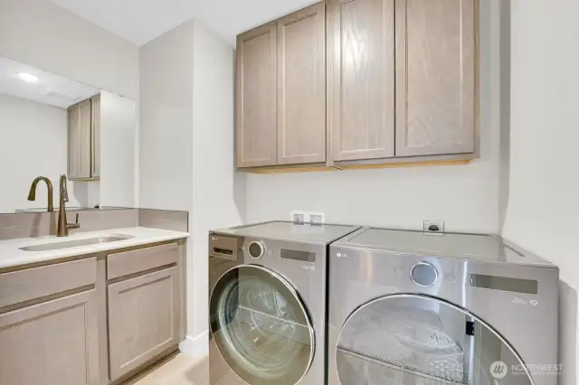 Utility room upstairs - washer dryer included