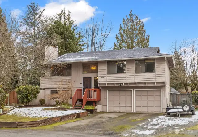 front of home with driveway and room to park trailer etc.