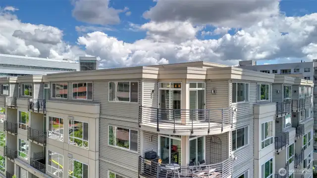 Top Floor corner unit!
