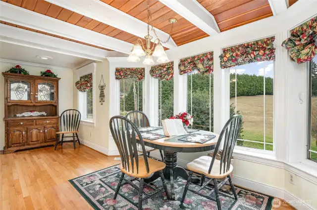 Relax with your morning coffee in the classic breakfast nook