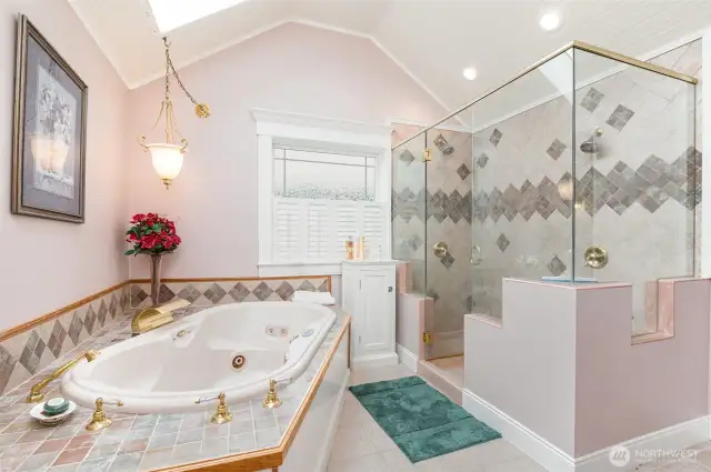 Jacuzzi Tub & huge double headed shower!
