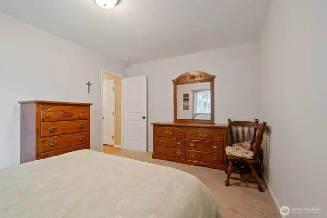 Bedroom - Walk-in Closet