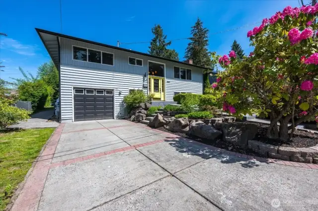 One car garage and large driveway.