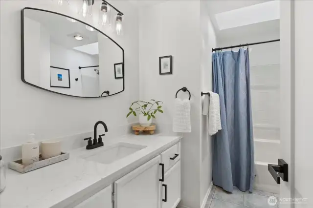 Guest/2nd Bathroom