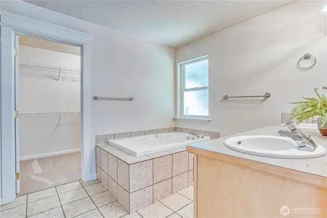 Primary Spacious bath