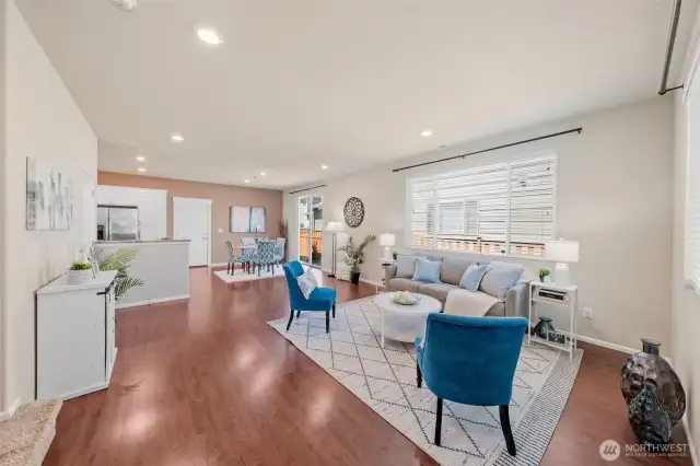 This open concept hope invites you in right away with the large space just waiting for you to decorate with your own style choices.