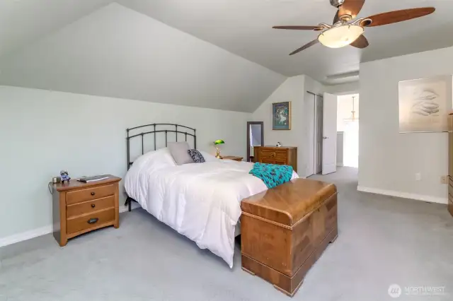 Huge primary bedroom