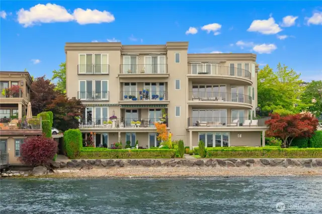A rare 3 level lakeside condo blocks to vibrant Downtown Kirkland and offering magnificent lake, city and mountain views!