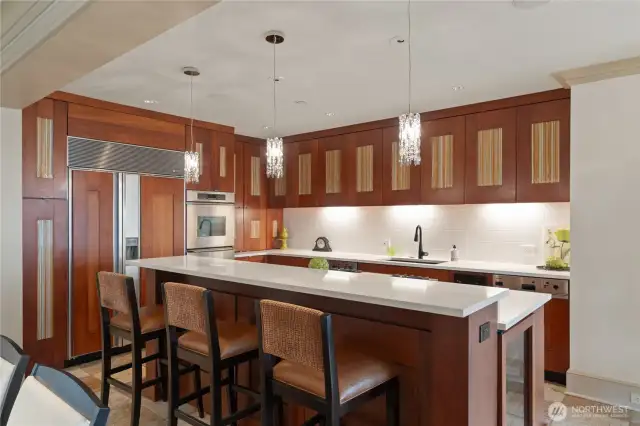 A large island for entertaining guests!
