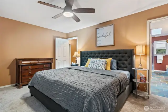Primary Suite view #2 w/ en suite 5-piece bathroom.