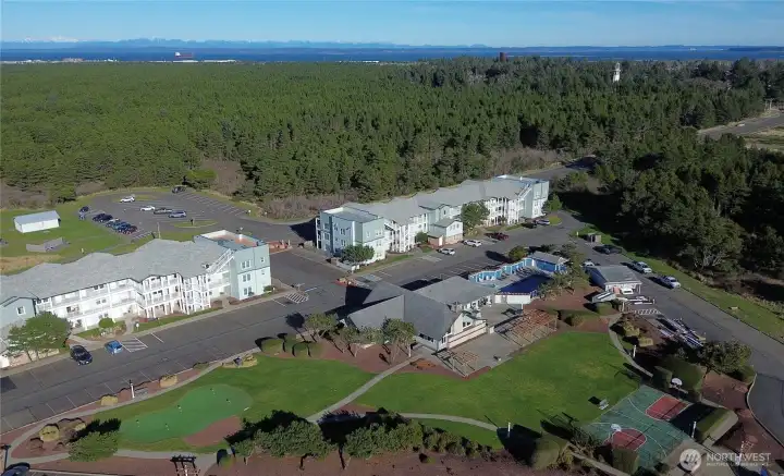 1238 is close to the clubhouse, fitness center, sport court, putting green, pool, hot tub and Bbq Patio