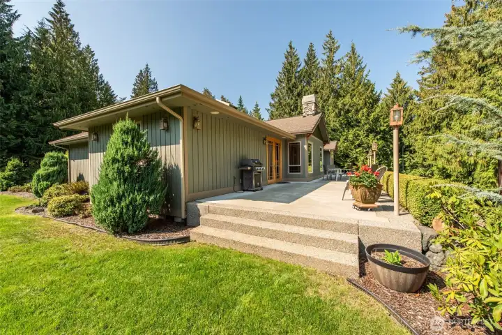 540 SF Private Patio