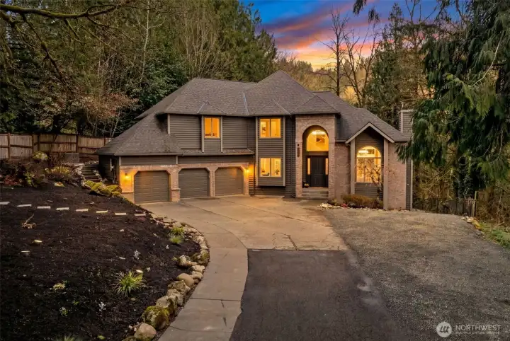 3 car garage, Full home generator winter stormy nights!