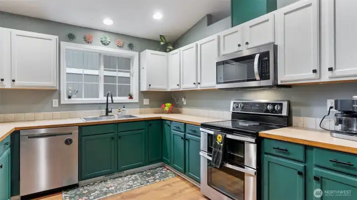 Double oven is so handy for the holidays!