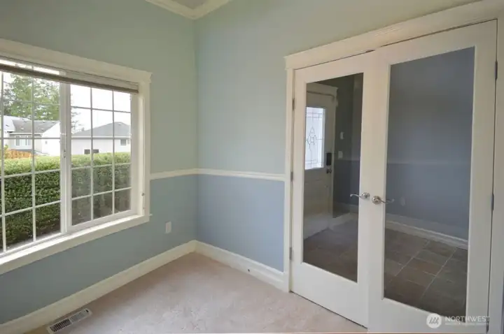 Den/Office w/Class French Door