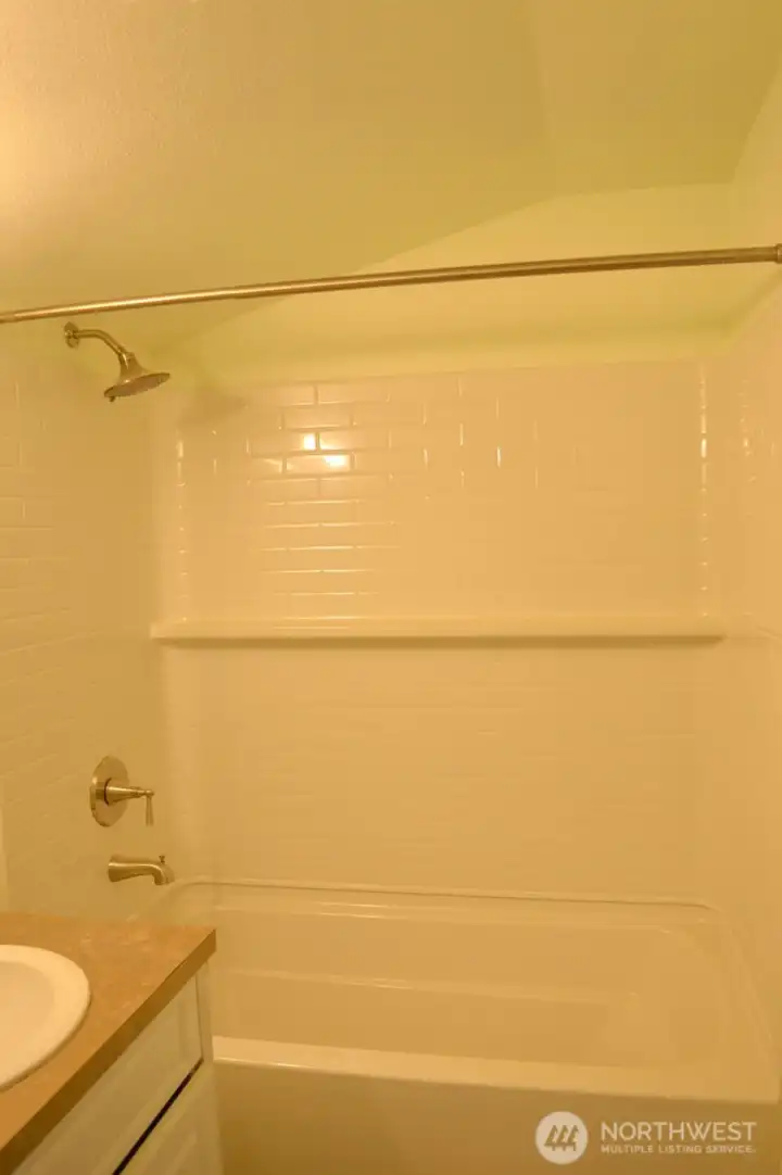 2FL Flex Room Full Bath