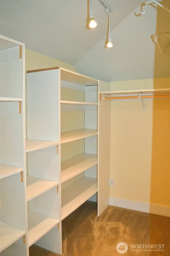 2FL Flex Room Walk-In closed