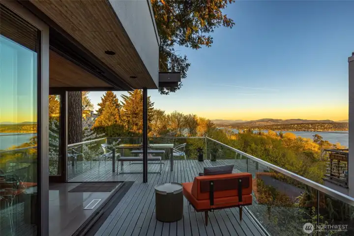 Sunrises over the cascades and rose-colored light at dusk