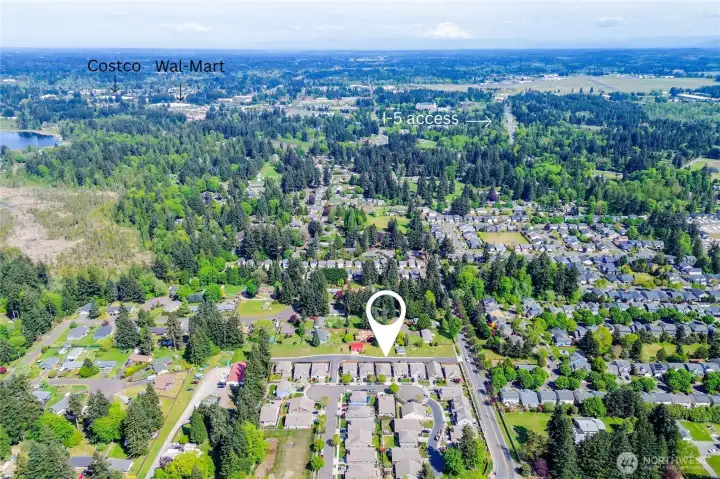 5 minutes from shopping, pharmacies, restaurants, schools and freeway access! 5 minutes from shopping, pharmacies, restaurants, schools and freeway access!