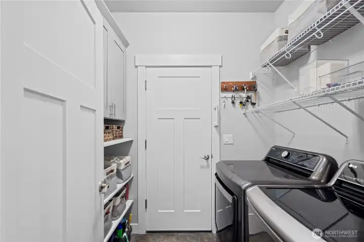 Main floor utility room leading to big 3 car garage w/utillty sink.