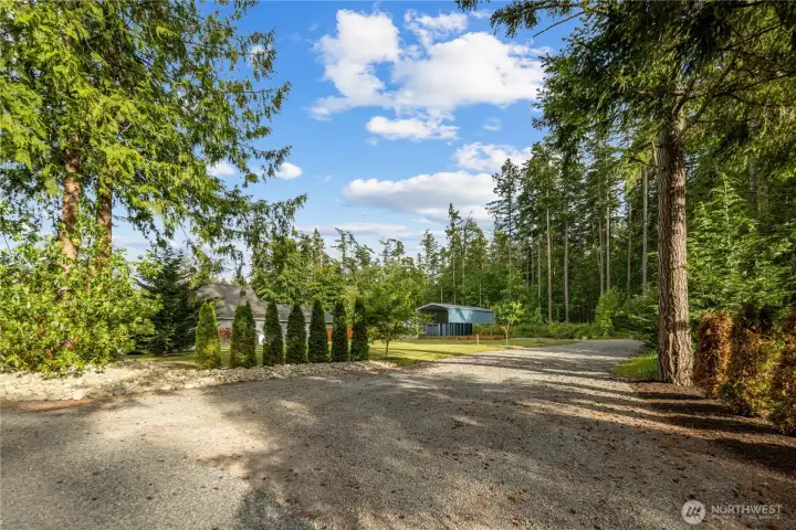 Circular driveway!
