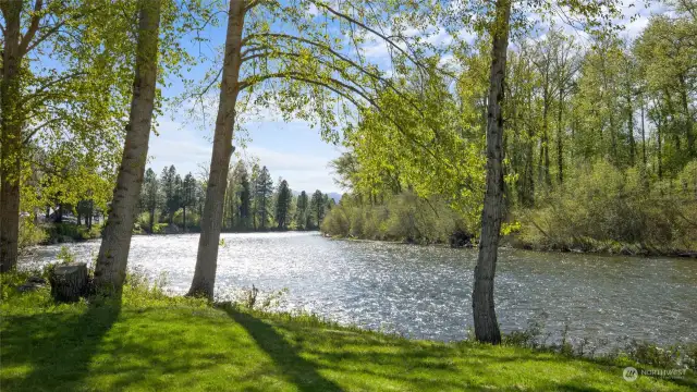 Unbelievable Yakima Riverfront property with Approx 150' of frontage