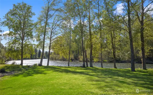 Unreal! Does it get any better than this? Two bends in the Yakima River, level lot, infrastructure in place!