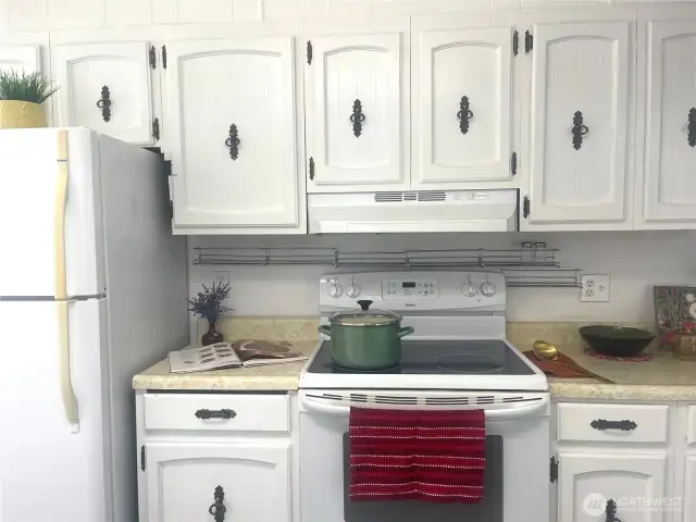 new stove and lots of room for everything!