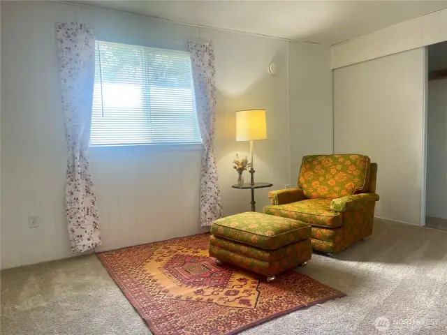 guest bedroom or reading room/office?