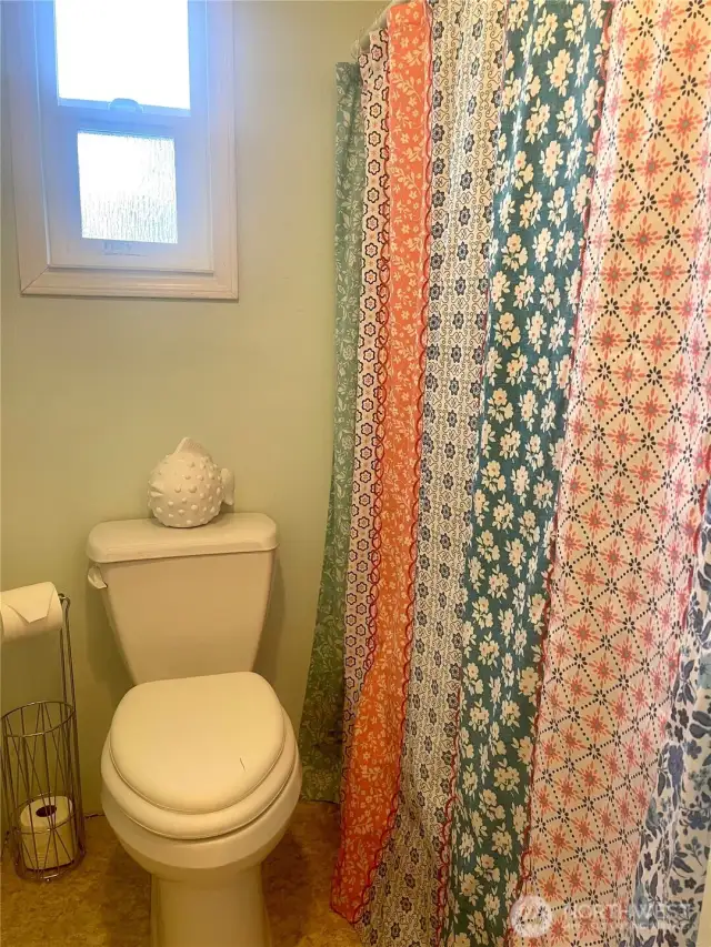 Primary bedroom bathroom