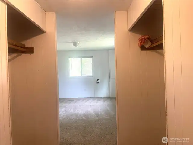 walk in closets in primary bedroom