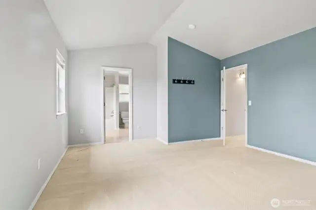 Primary with a 5-piece bathroom