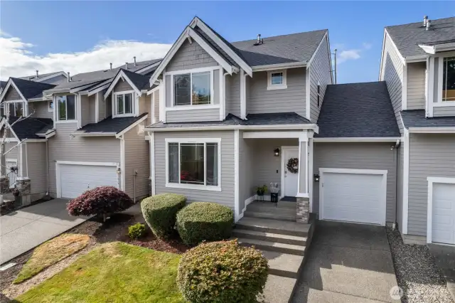 Large Townhouse lives like a single family home