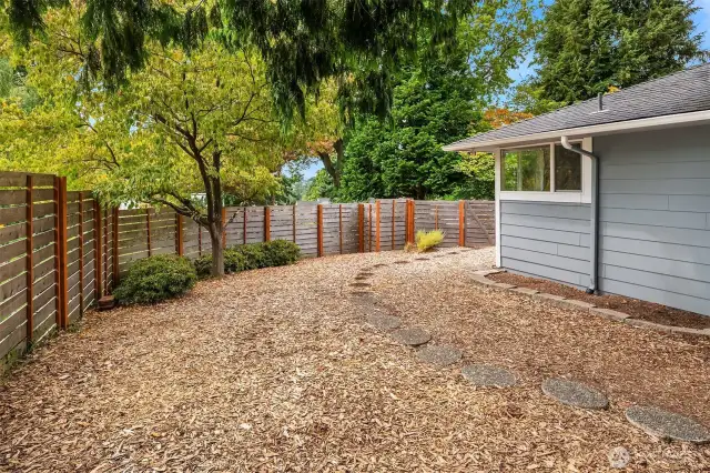 Fully Fenced Sideyard