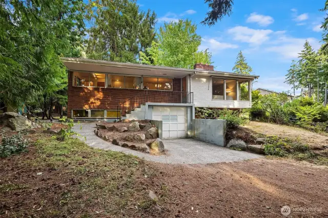 Front Exterior Looking East (Home Faces West)