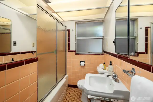 Upper Level Full Bath