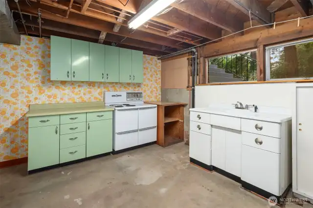 2nd Kitchen & Laundry - Lower Level