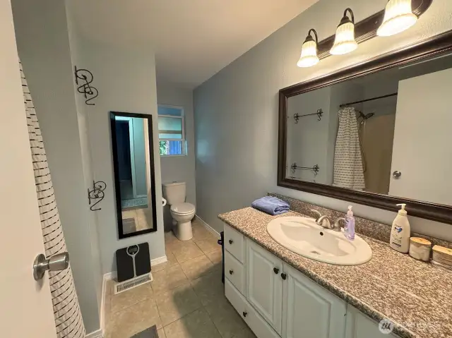 Main Floor Full Bath