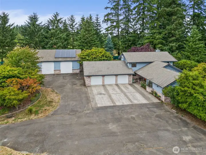 3 car garage, 40X60 Shop with Solar, 2400 sq ft barn