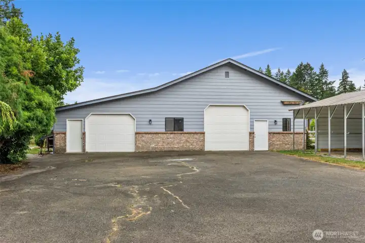 Barn (2400sq ft)