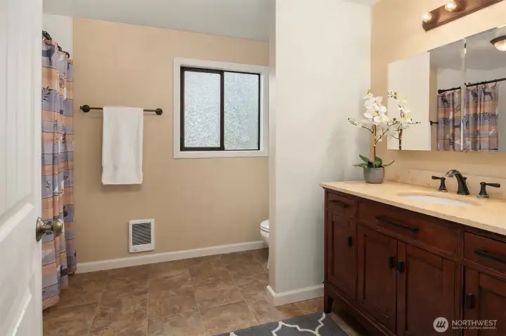 Main Floor Full Bath