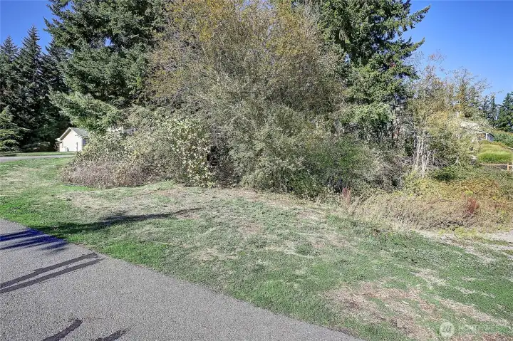 Peaceful and well-kept community just minutes from beaches, boat launches, and local amenities.