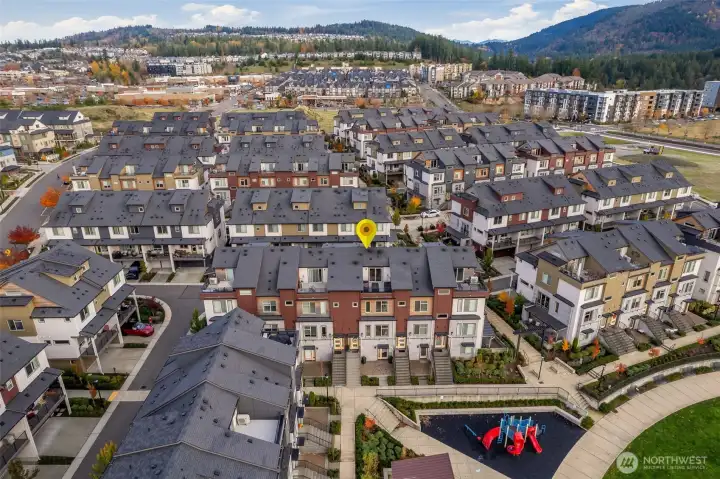 No homes directly in front of this sought after unit.