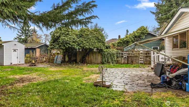 All Exterior Stored Items will go with the Seller upon Closing