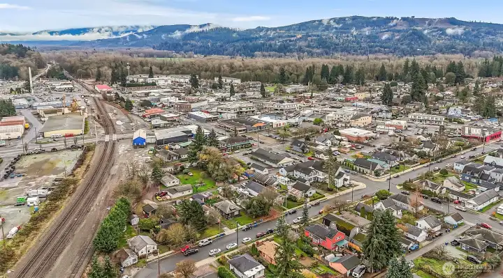 LOCATION PLUS! Schools~Parks~Services~Shopping~