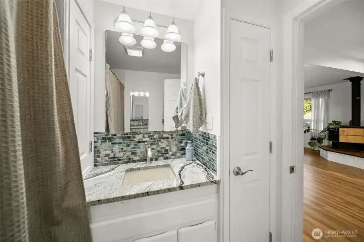 Refreshed full bathroom