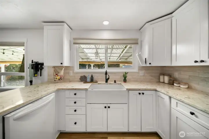 Beautifully updated kitchen