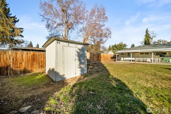 Storage shed that conveys with property